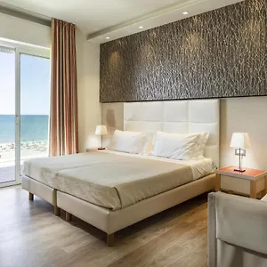 Otel Kursaal - Fronte Mare Con Piscina, Riccione